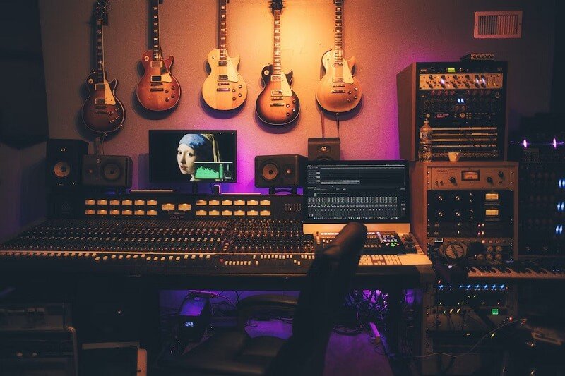 Studio 35 features
